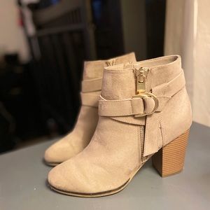 Tan/light brown ankle boots, 9 1/2, gently used